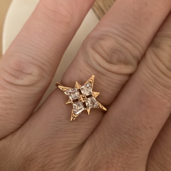 Swarovski Symbolic ring
Star, White, Rose gold-tone plated
Size 7 - Picture 5 of 5